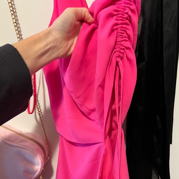 Superdown Aimey one shoulder hot pink romper NWT - Picture 8 of 11